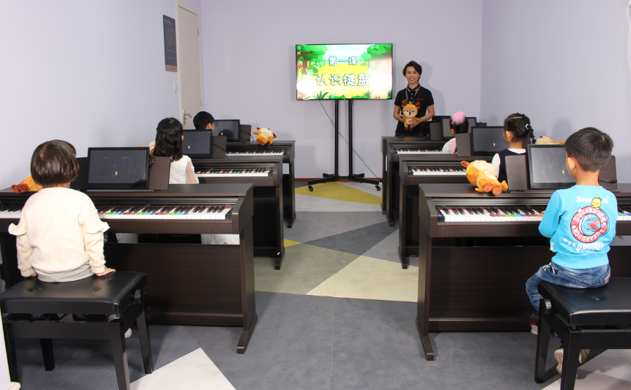 艾茉森數碼鋼琴幼教集體教室